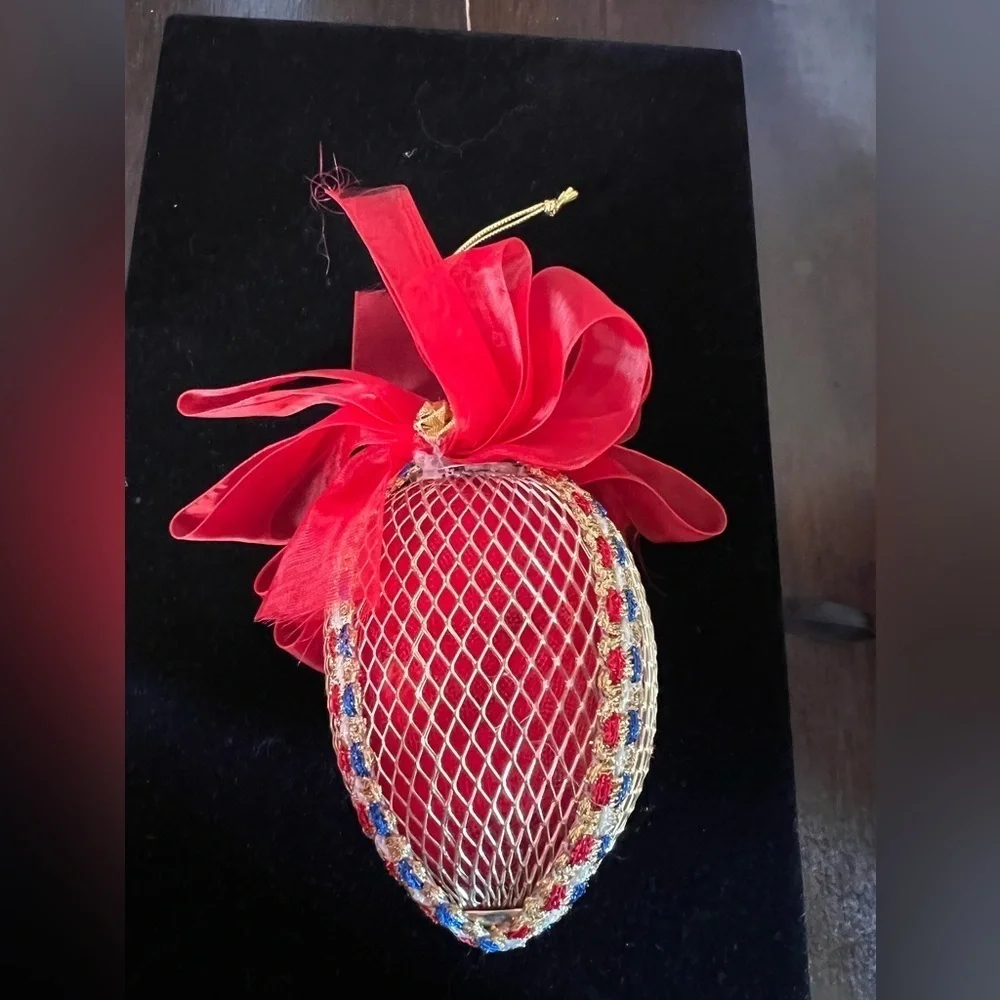 Vtg Christmas Ornament Egg Shap Wire Wrap W Red Blue Ribbon W Red Bow Gold Roses